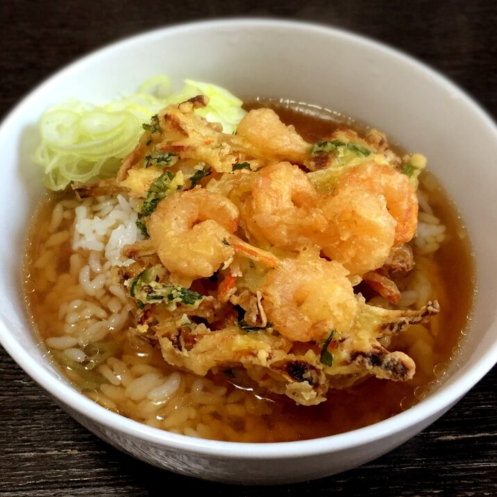 某立ち蕎麦屋の「おなか満足朝茶漬け」